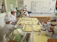 【小学部1年】給食当番4.jpg