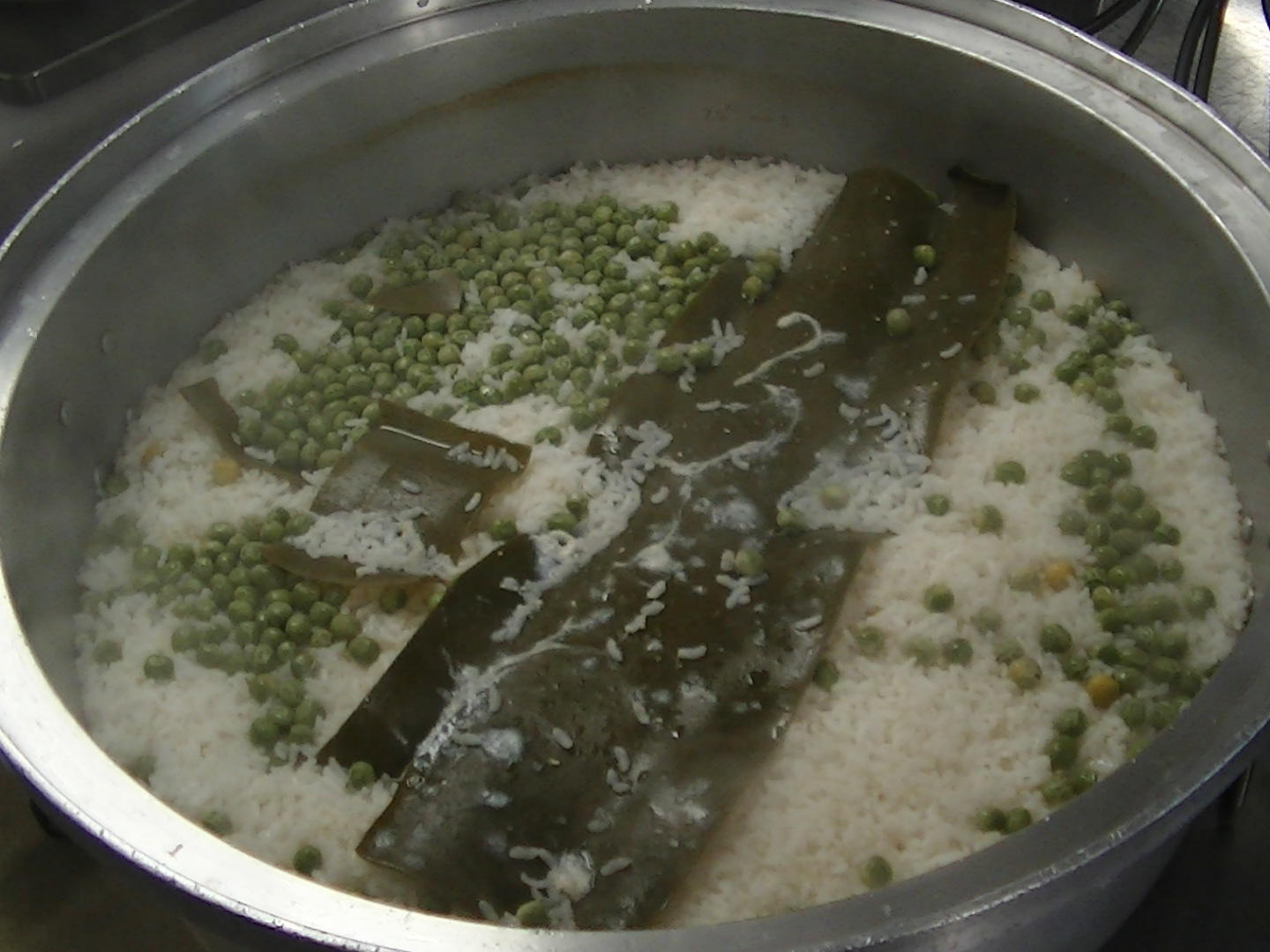 炊けた豆ご飯の様子