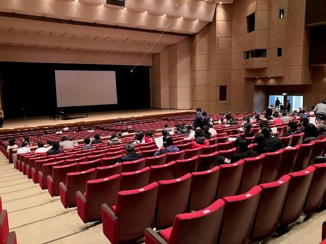 千里金蘭大学 佐藤記念講堂全景 写真