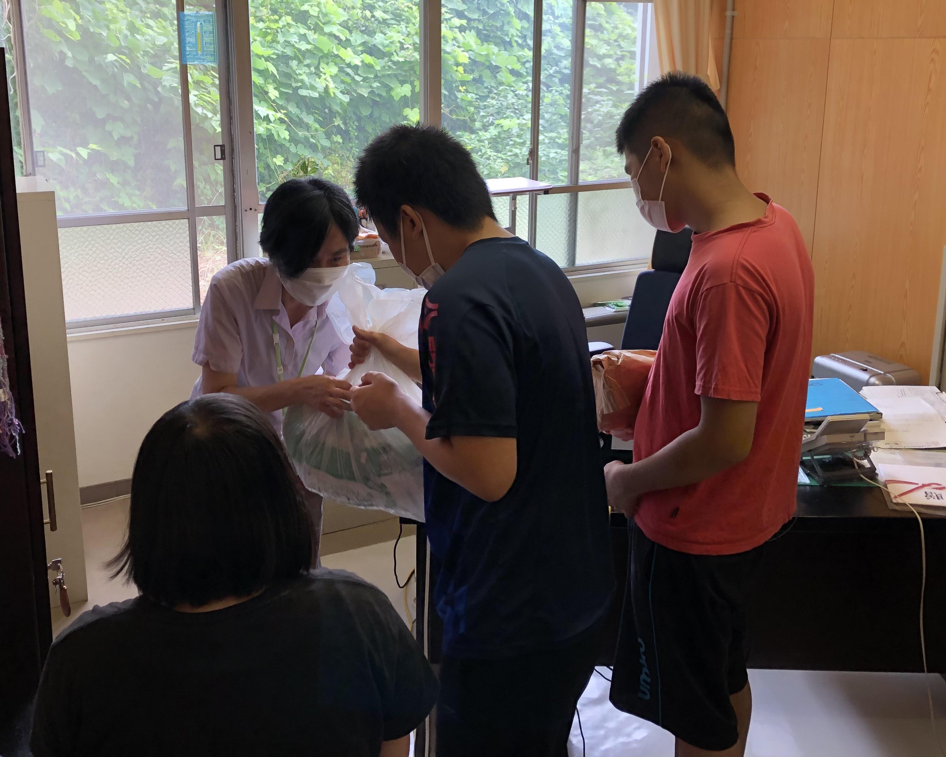 エプロン納品 写真