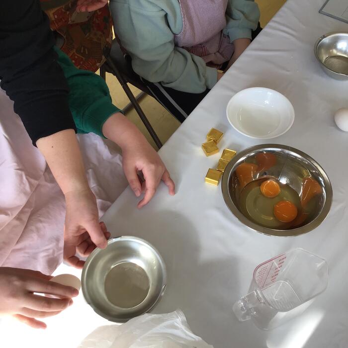 クレープづくり。