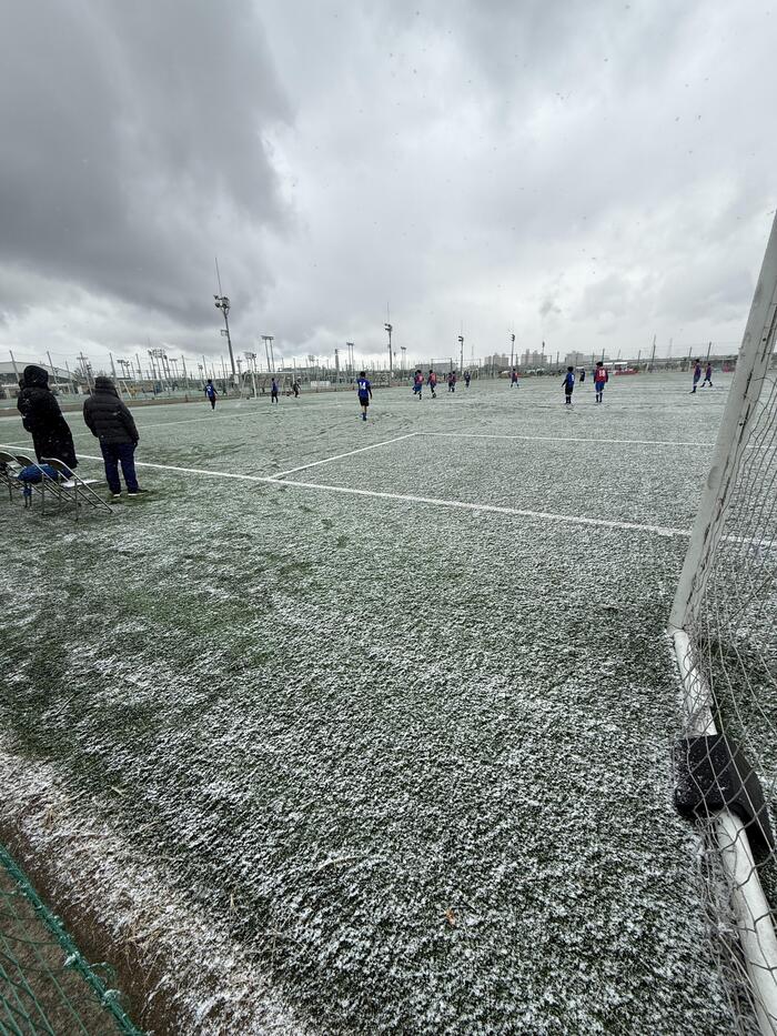 雪のサッカー大会。