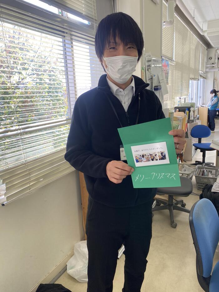 中学部 サンタさんになってお礼のあいさつ