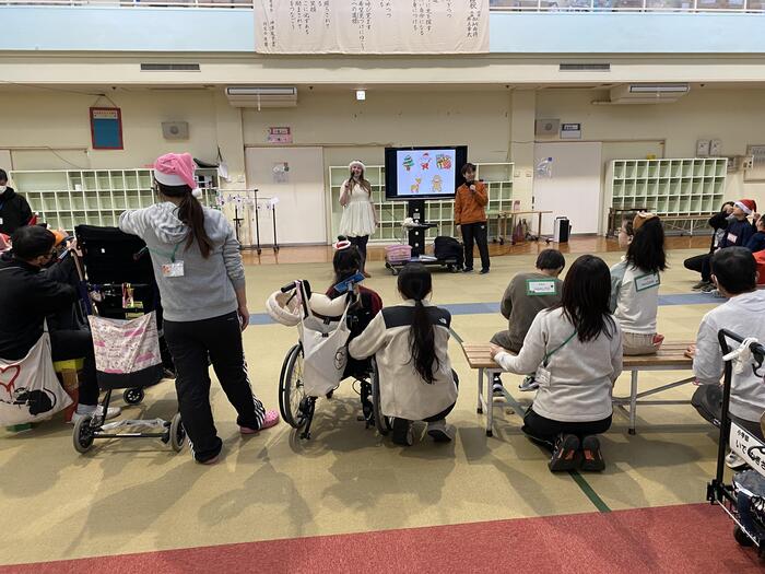 小学部高学年「英語であそぼう」クリスマス気分いっぱい！