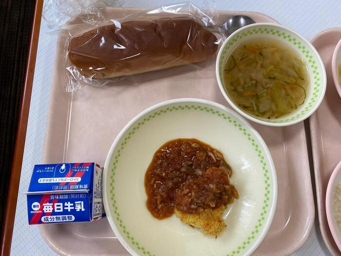 小学部スペシャル給食第1位メニューの登場です!