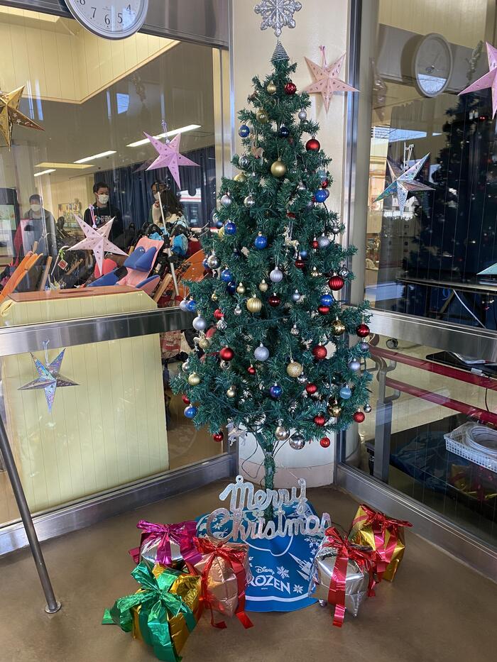 車イス玄関にクリスマスがやって来た