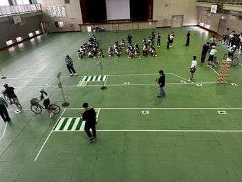 LINE_ALBUM_522 交通安全指導_260522_9.jpg
