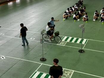 LINE_ALBUM_522 交通安全指導_260522_7.jpg
