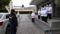 河内警察署の方に「たまがわハッピーセット」を納品（食品生産分野）