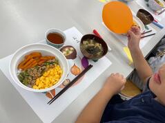 241013【写真】家庭部活動報告(小さな料理人計画スタッフ、シェフデビュー) (1).jpegのサムネイル画像