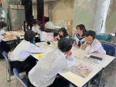 240619【写真】授業の風景29(1年「家庭基礎」、絵本読み聞かせワークショップ) (5).JPGのサムネイル画像
