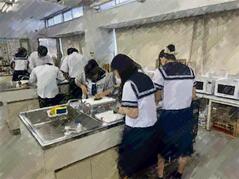 260611【写真】（コメント）授業の風景㊱（２年「生活科学」、調理技術の練習（きゅうりの (1).jpgのサムネイル画像のサムネイル画像