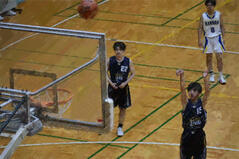 250504【写真】男子バスケットボール部(第80回大阪高等学校総合体育大会(vs阪南)) (4).JPGのサムネイル画像