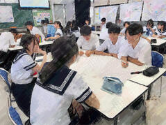 240911【写真】授業の風景40(1年「家庭基礎」、人生すごろく) (3).JPGのサムネイル画像
