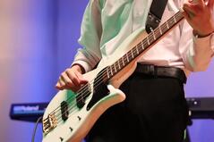 241116【写真】軽音楽部(前期の活動報告、中学生の皆様へのメッセージ) (1).jpegのサムネイル画像