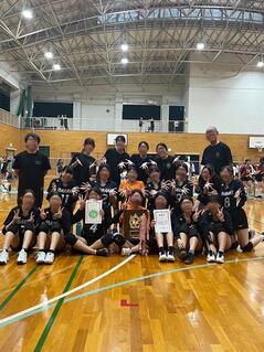 240726【写真】女子バレーボール部活動報告（茨木市長杯優勝！） (1).JPGのサムネイル画像