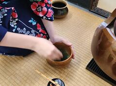 241205【写真】茶道部(前期の活動報告、中学生の皆様へのメッセージ) (1).jpgのサムネイル画像