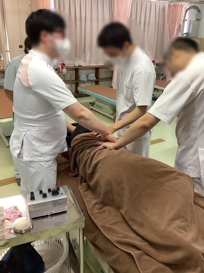 ５月２４日 3年生が触察やはりの実習を行いました