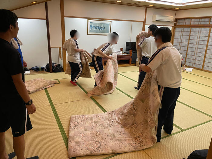 高2宿泊学習「もちろん、シーツも自分たちで」