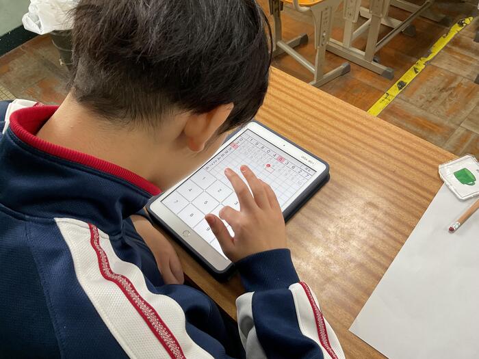 タブレットを使って100マス計算！