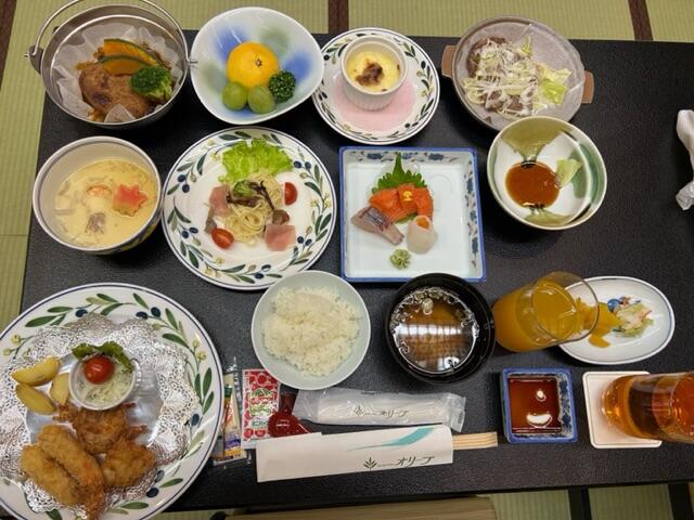 夕食、美味しくいただいています。