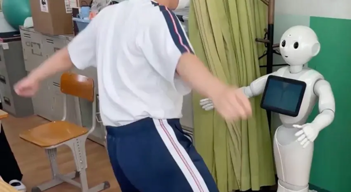 ペッパーくんと生徒さんの関わりが紹介されました！