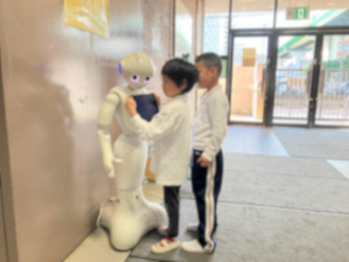 お昼休みも大人気