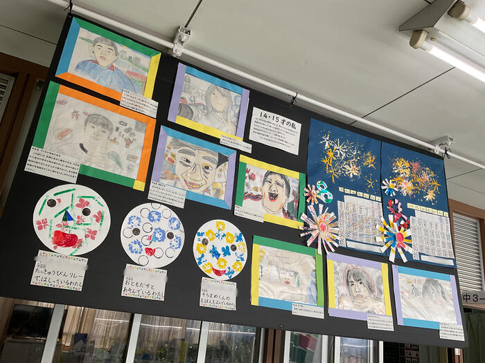 みんなの力作、学校に展示中💐