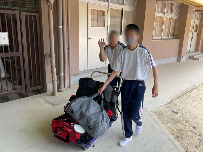 明日に向けて出発準備！荷物係さん、ありがとう！！