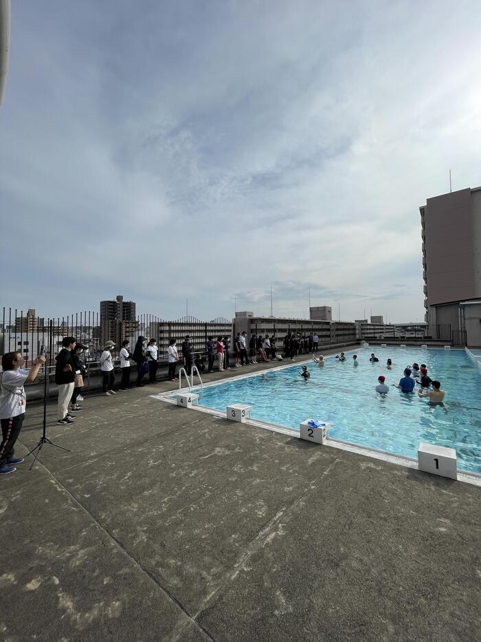 プール事故なし。100%安全のために。