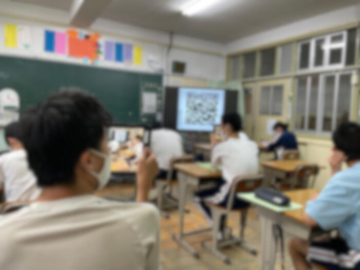 授業のスタートはQRコードから。