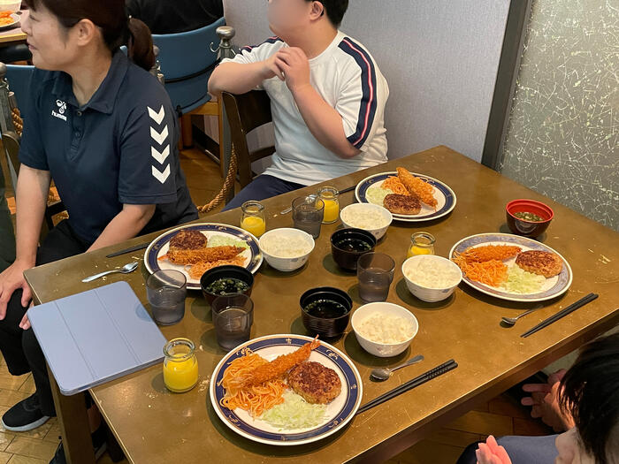 高2宿泊学習「大エビフライ&ハンバーグ」