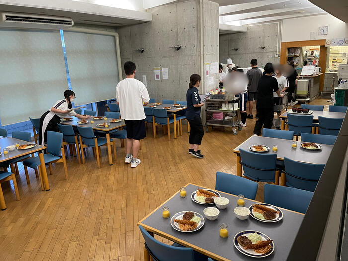 高2宿泊学習「夕飯準備も自分たちで」