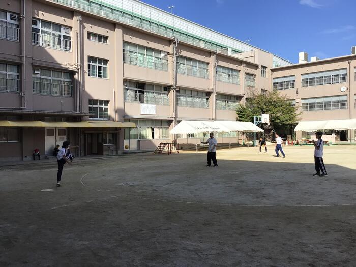 青空に向かってキーック〜🥎🥎🥎