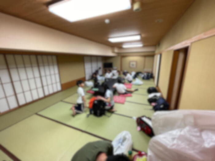 お部屋で荷物の整理中。