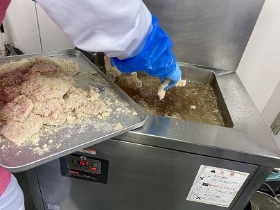 給食の紹介 ～カツサンド、みぞれ汁、カレーうどん～