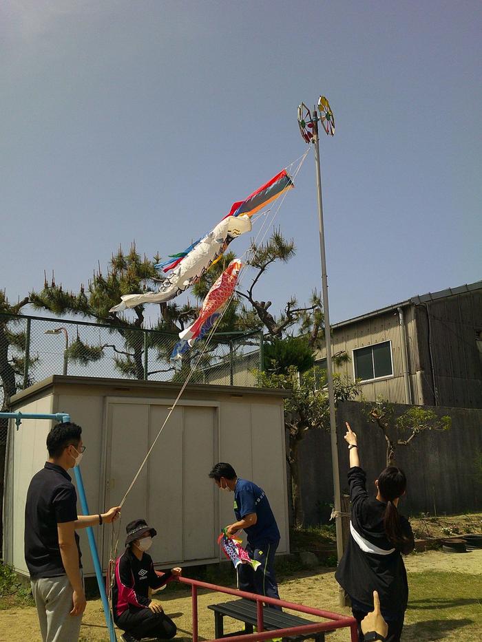 小学部 お空に大きなこいのぼり