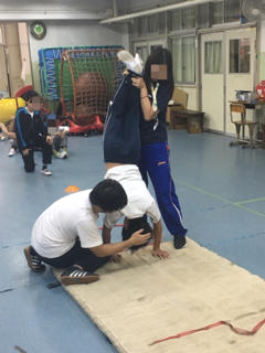 中学部 マット運動