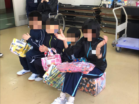 高等部から小学部にプレゼント!