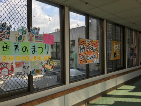 【学校の様子】2階の渡り廊下