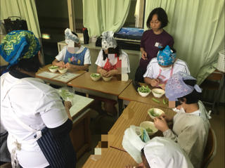 【食育】うすいえんどうの皮むき