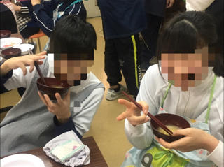 中学部1年 おにぎり&味噌汁