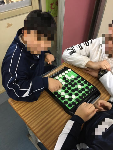 【中学部】オセロ対決!