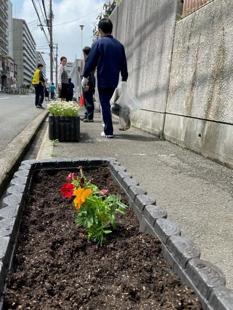 近隣企業(日鉄ボルテン)との園芸活動 (高2コース制)