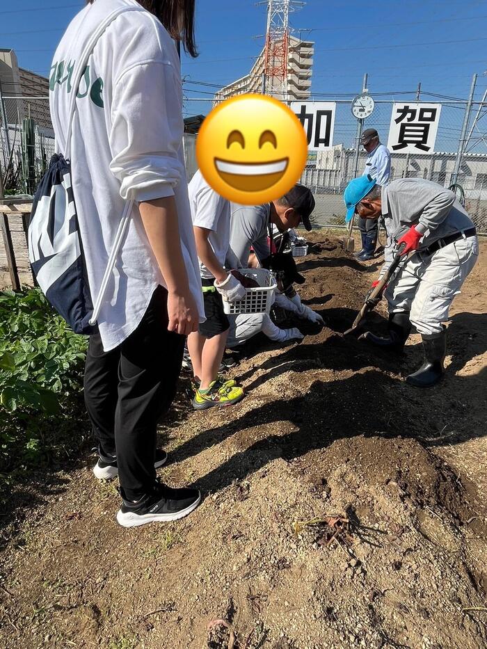 【小学部】6年生 さつまいも掘り