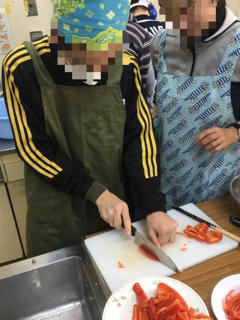 中学部「ちらし寿司」作り
