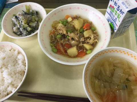 【給食】新メニュー「カレー肉じゃが」