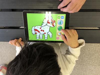 iPadを使った色ぬり【知的障がい教育部門 小学部】