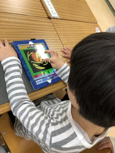 「お絵かき花火」を使って、絵を描こう【知的障がい教育部門 小学部】