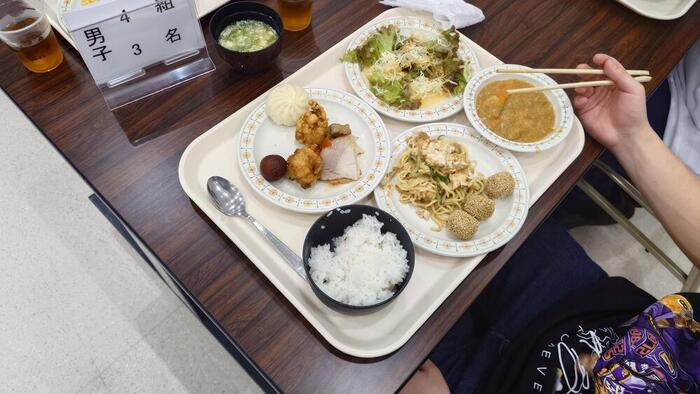 ホテルに到着し、夕食です。